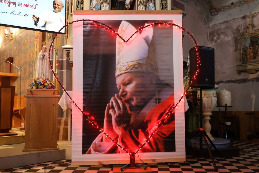ZAMYŚLENIA RODAKÓWW HOŁDZIE OJCU ŚWIĘTEMU JANOWI PAWŁOWI II